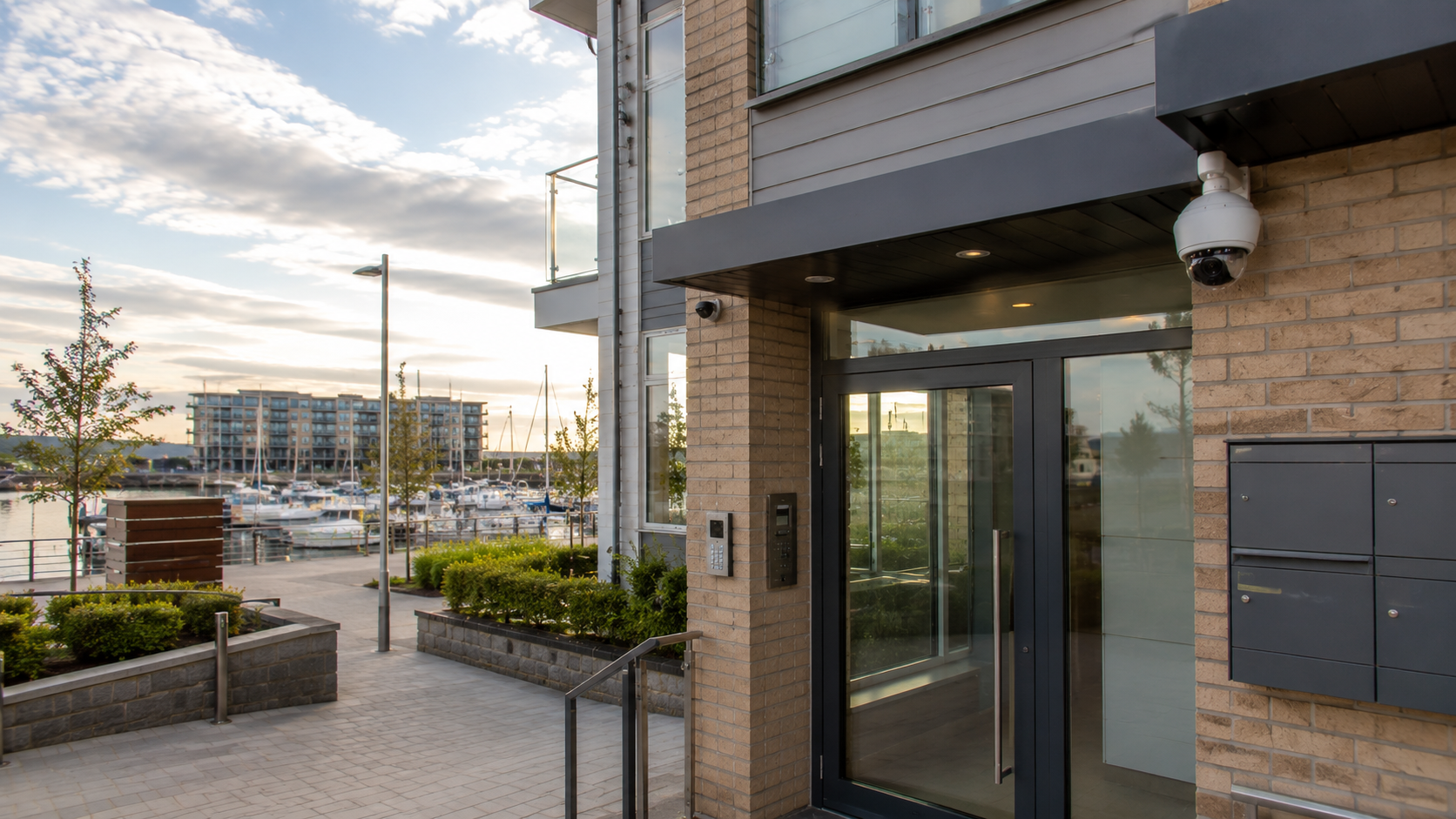 Apartment entrance PTZ